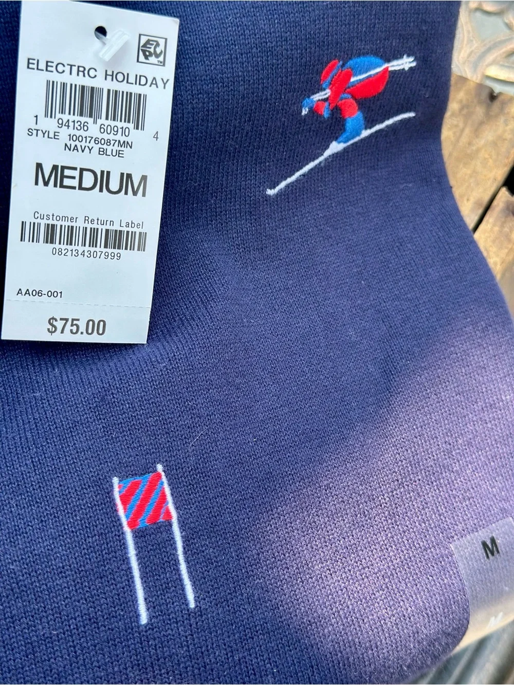 Club Room Ski Sweater Men M Turtleneck Embroidered Skiers NWT Winter